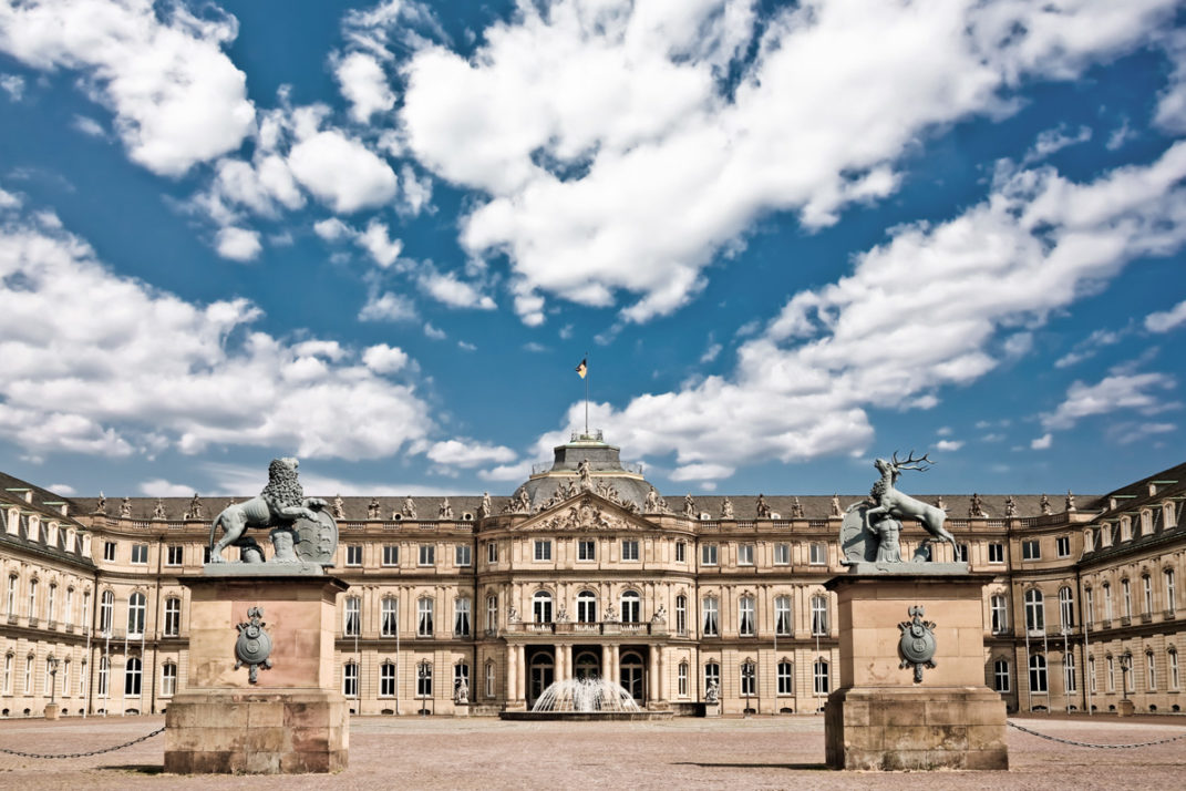 Foto des Neuen Schloss Stuttgart mit Ehrenhof und Corps de Logis